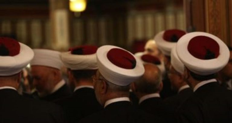 “غزوة” مفتي المناطق: دريان يُعوّم نفسه سعودياً.. والحريري “كش ملك”!