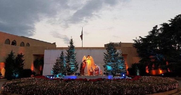 قصر بعبدا رئاسة جمهورية شجرة ميلاد