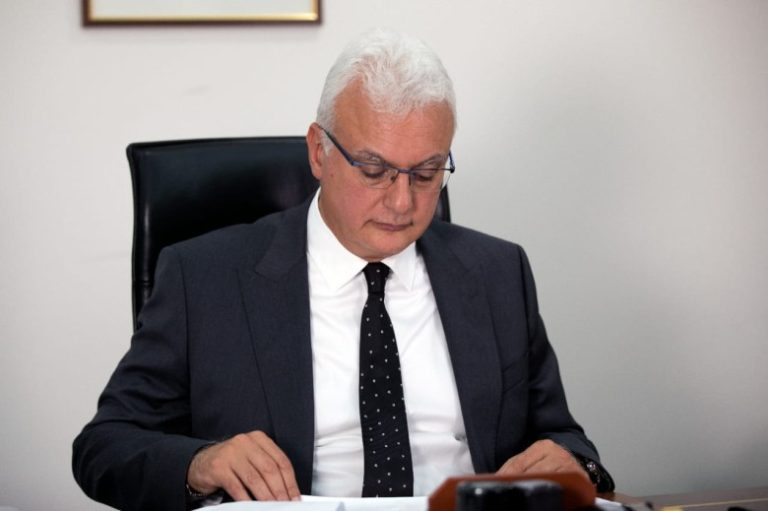 القرم: لا زيادة إضافية على تعرفة الخلوي