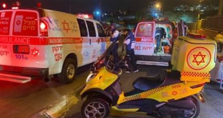 إصابة فلسطيني وانفجار قنبلة في تل أبيب