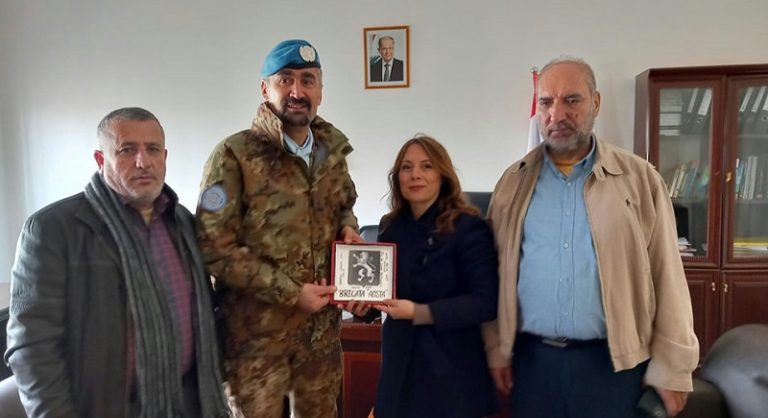 قوات اليونيفيل تزور كلية العلوم في بنت جبيل