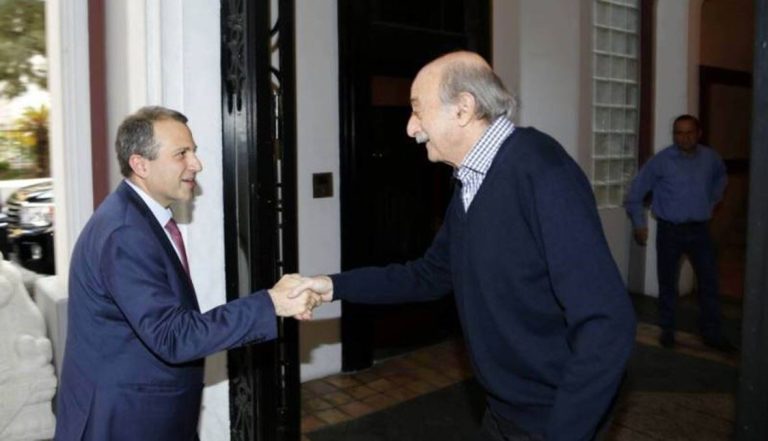 هل يلتقي جنبلاط بباسيل؟