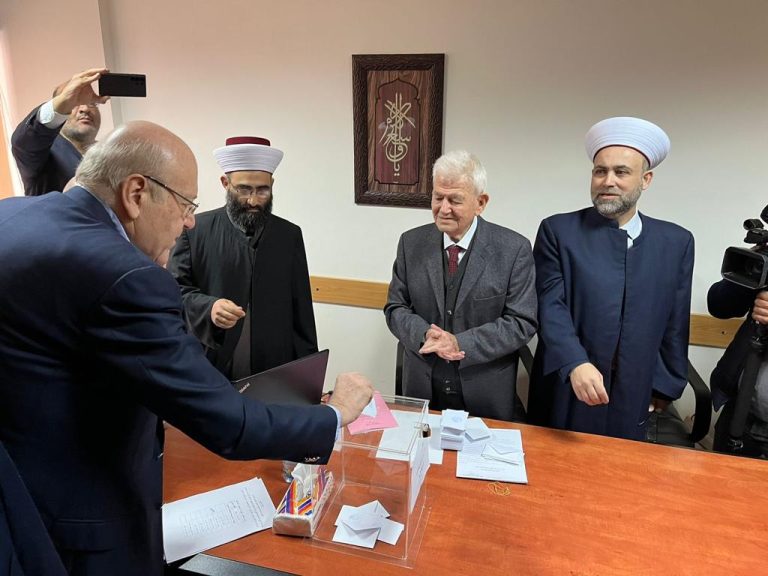 ميقاتي يدلي بصوته في انتخابات مفتي طرابلس: لا تدخلات سياسية (صور)