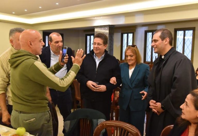 كنعان من غداء مسنّي البوشرية: انكم أهلي وأقف إلى جانبكم دائمًا