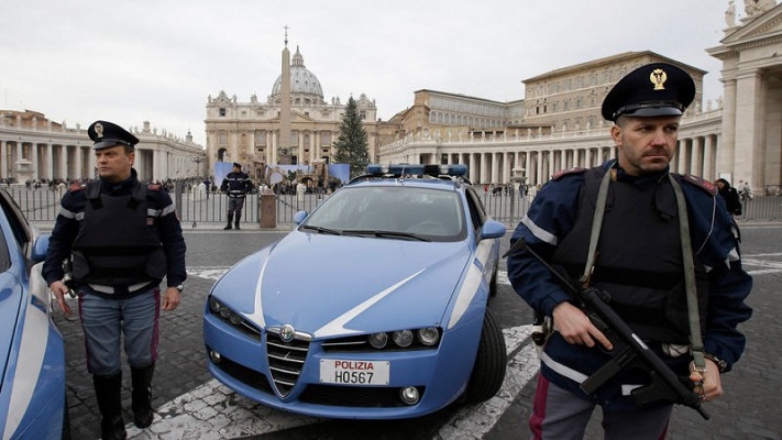 اجتماع لمقيمين في بناية سكنية ينتهي بمقتل 3 اشخاص