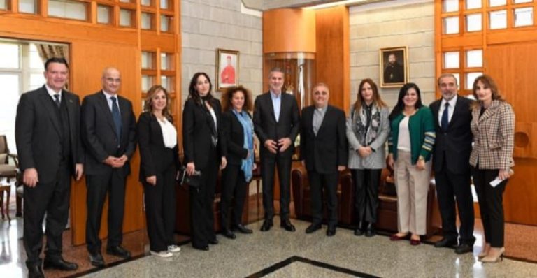 ندوة حول تحدي الأزمات في جامعة NDU