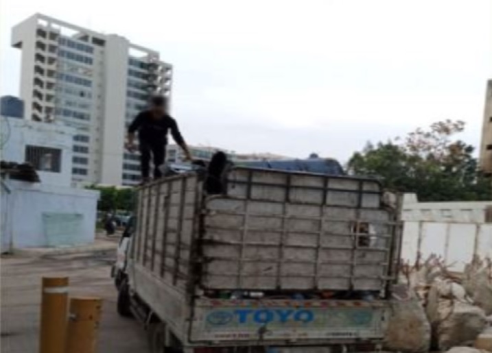 ضبط سيارة بداخلها مسروقات عائدة للادارات والمؤسسات العامة