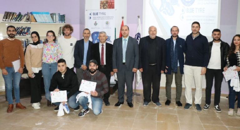 تكريم للطلاب في الجامعة الاسلامية في صور