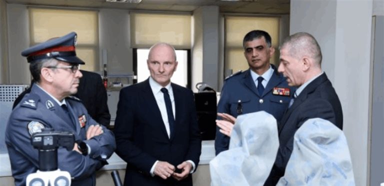 إشادة من كيندل بحرفية “مكتب المختبرات الجنائية”