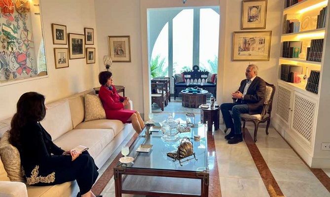 ارسلان بحث المستجدات السياسية مع فرونتسكا