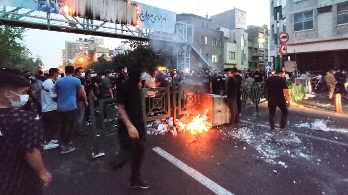 البيت الأبيض: واشنطن ملتزمة باستعادة الأميركيين المحتجزين في إيران