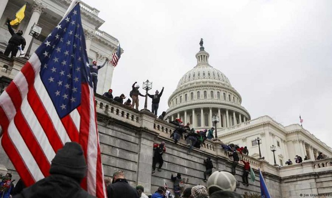 السجن 5 سنوات لأحد مقتحمي مبنى “الكابيتول”