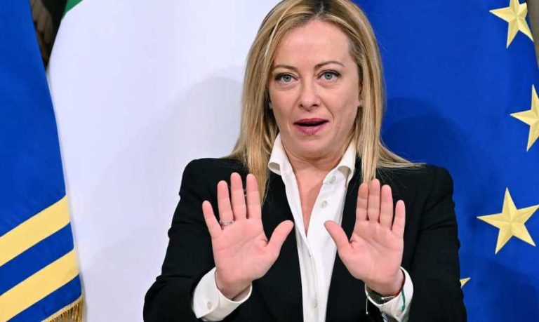 ميلوني تؤكد دعمها لأوكرانيا وتدعو زيلينسكي لزيارة روما