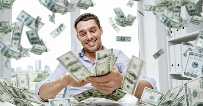 تعرفوا إلى أغنى رجل في مصر.. تبلغ ثروته “7.7 مليار دولار”