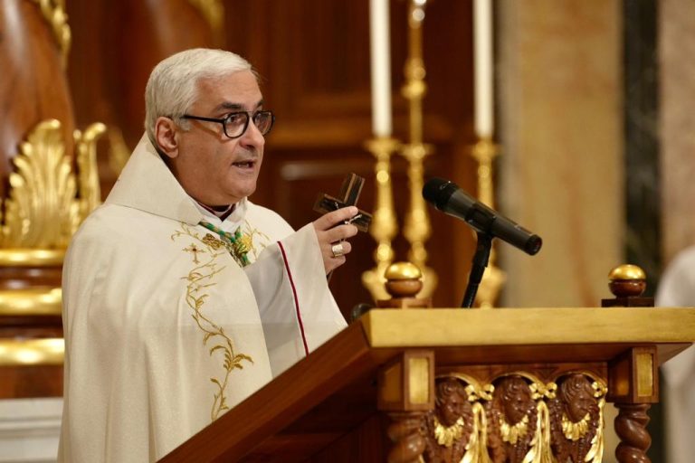 عبد الساتر: إبتعدوا عن الفساد والتعصب!