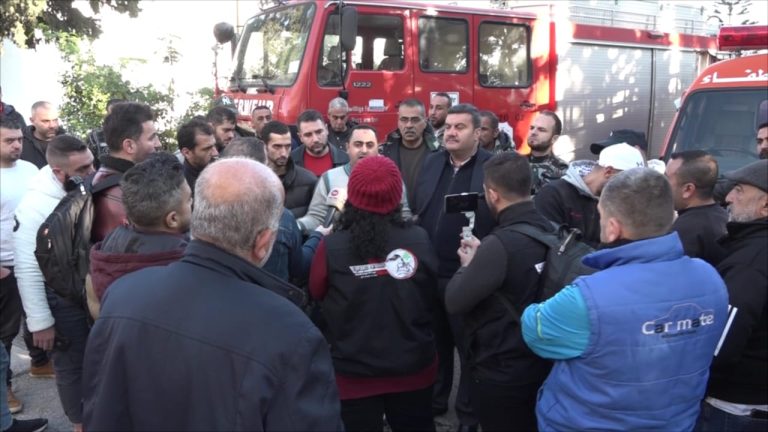 فوج إطفاء طرابلس شن هجوماً على ميقاتي وناشد نصرالله التدخل