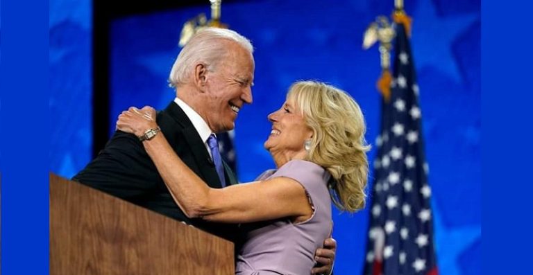بايدن يقدم لزوجته هدية مثيرة بمناسبة الميلاد