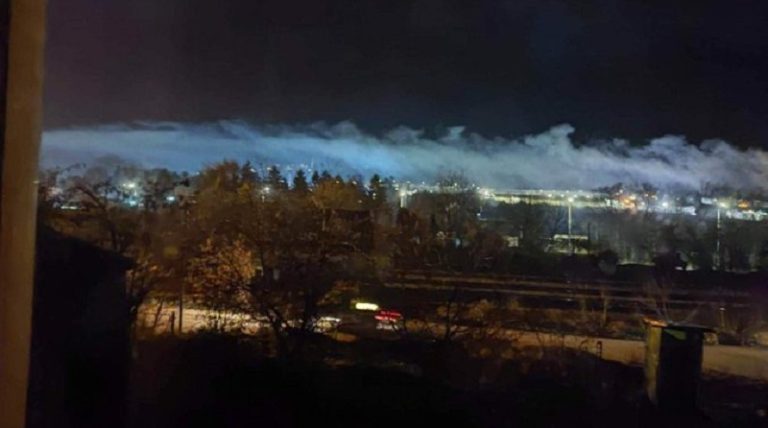 في صربيا.. إنحراف قطار وتسمم 51 شخصاً بالأمونيا