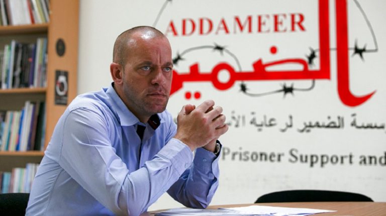 باريس تدين ترحيل المحامي الفلسطيني صلاح الحموري