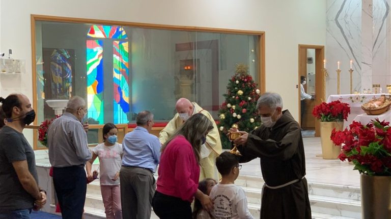 بمناسبة الميلاد.. مبادرات فردية للجالية اللبنانية في الإمارات