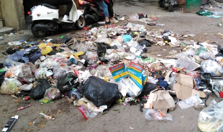 بالفيديو.. شكوى من تراكم النفايات في الغبيري