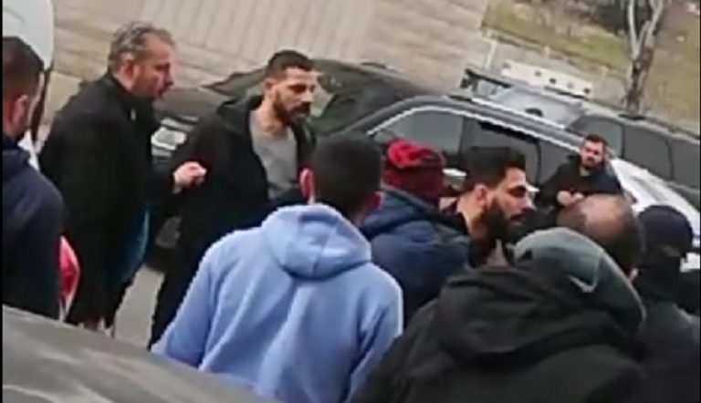 بالفيديو: اشتباكات بين الصرافين في شتورة