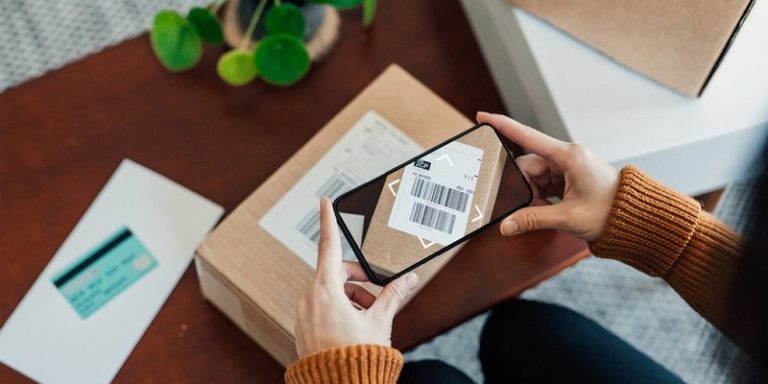 “جمرك التلفون أغلى من التلفون”.. السلطة للناس: “كش ملك”!