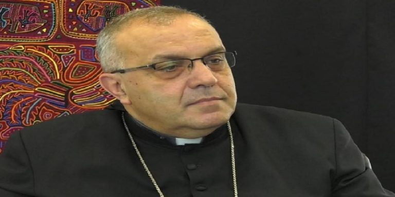 المطران الحاج “راجع” إلى فلسطين عبر الناقورة