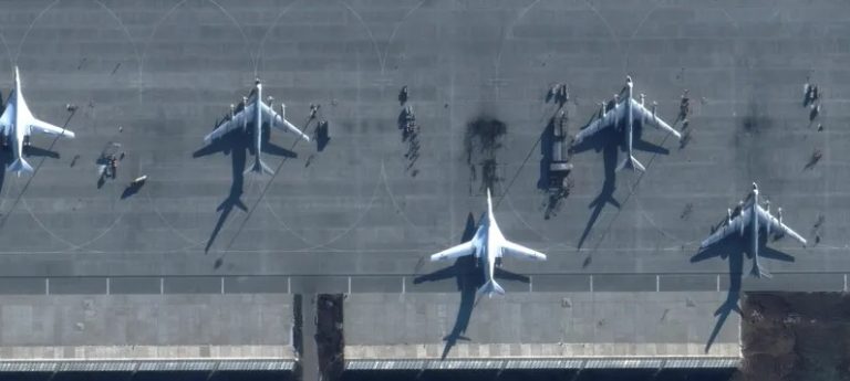 مسيرة أوكرانية تصيب خزان نفط في مطار بكورسك الروسية