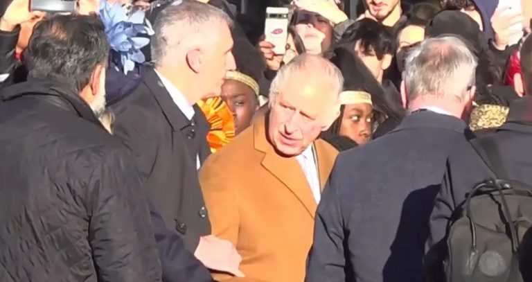 ألقى بيضة على ملك بريطانيا.. وهذا ما حل به!