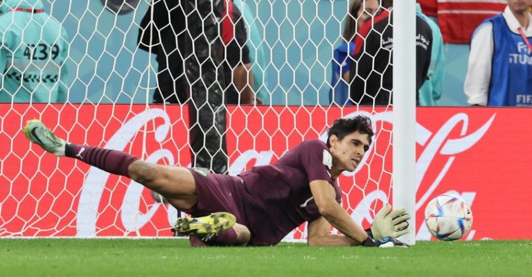 للمرة الثانية بالتاريخ.. كيف أحبط المغربي بونو خطة “الألف ركلة ترجيح” الإسبانية؟