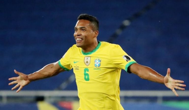 ظهير البرازيل يسابق الزمن للحاق بمواجهة كرواتيا