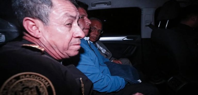 بعد عزله.. فيديو يوثق اعتقال رئيس البيرو بيدرو كاستيو