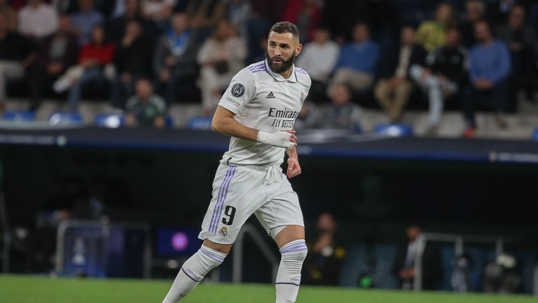 عودة بنزيما لتدريبات فريقه يوم السبت