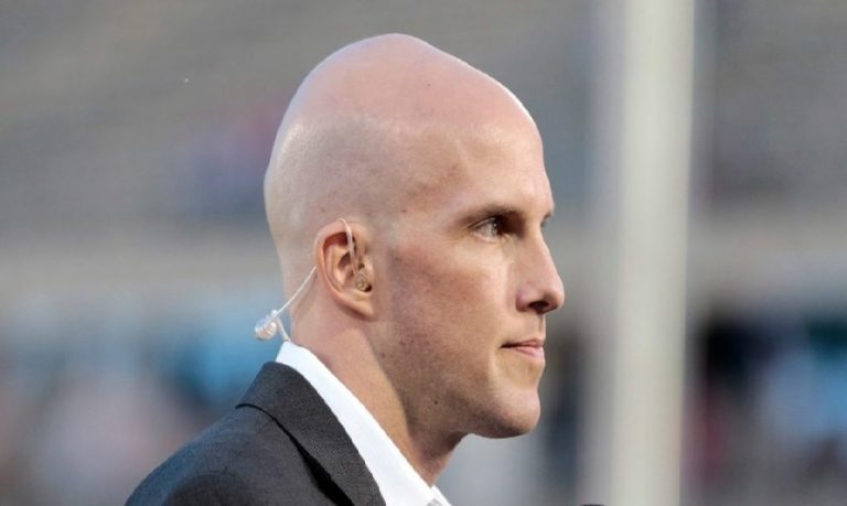 وفاة صحفي شهير خلال مباراة الأرجنتين وهولندا