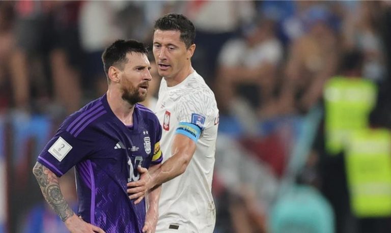 ليفاندوفسكي يسرد تفاصيل حديثه مع ميسي