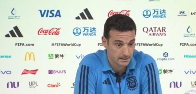 سكالوني يحذر من الاستهانة باستراليا