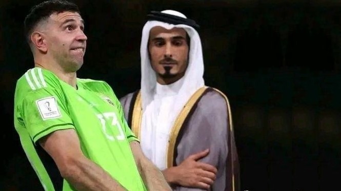 بالفيديو.. لقطة مثيرة للجدل لحارس الارجنتين اثناء حفل التتويج