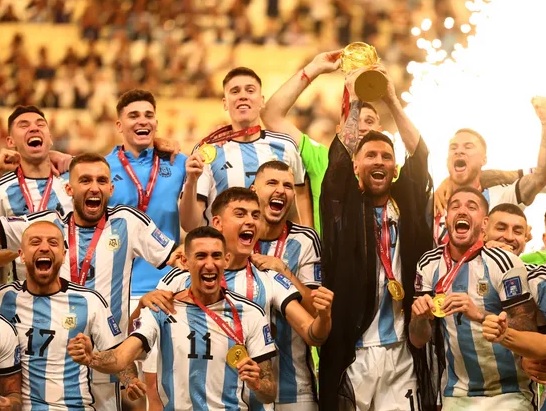 أرجنتين “ميسي” عروسة “قطر” وملكة “الذهب”