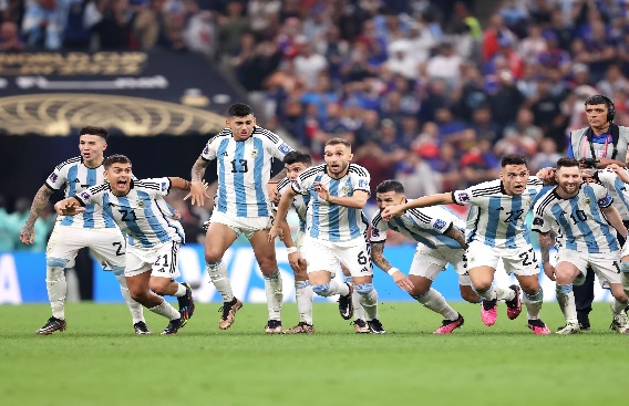 بالفيديو: لحظة تسجيل ركلة الترجيح الحاسمة في بوينس ايرس