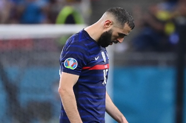 رسمياً.. بنزيما يُعلن اعتزاله اللعب “دولياً”