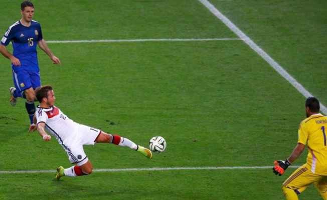 بالفيديو..قاتل احلام الارجنتين 2014 يحتفل بتتويجها في 2022