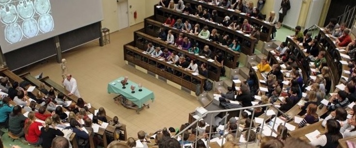 ضوابط إدارية داخل جامعة تُثير الجدل.. ممنوع شرب الكحول وتعاطي المخدرات!