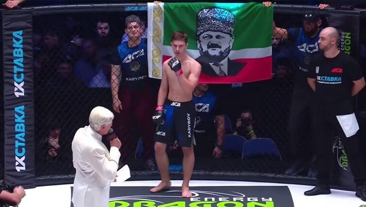 بالفيديو.. ابن قديروف يهزم المقاتل إسلام أكبروف