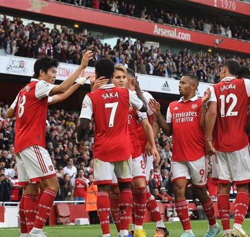 الدوري الانكليزي يعود.. صراع ارسنال والسيتي الى الواجهة