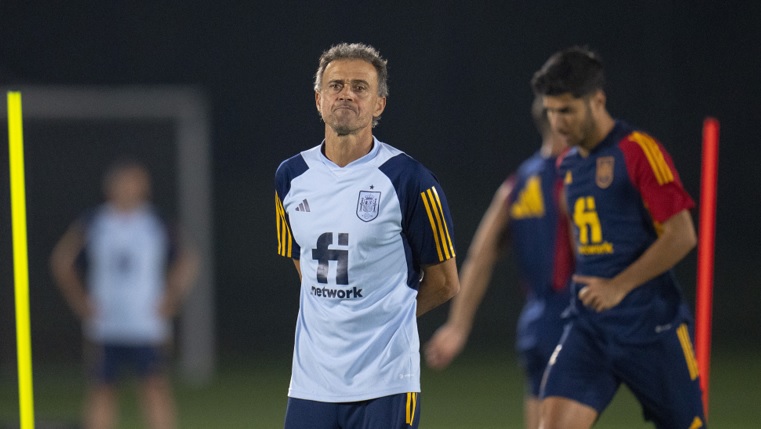 منتخب إسبانيا يستعين بأشهر طبيب نفسي اسباني