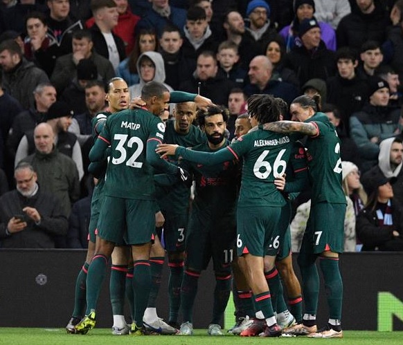 ليفربول يهزم استون فيلا بثلاثية لهدف