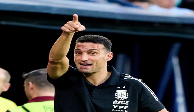 بعد قيادته منتخب بلاده إلى المجد.. ما هو مصير مدرب الارجنتين؟