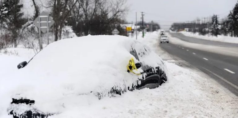 ماتت وسط الثلوج.. مواطنة توثق آخر لحظاتها بفيديو!