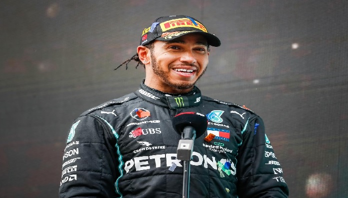 هاميلتون يمضي عطلته متزلجاً